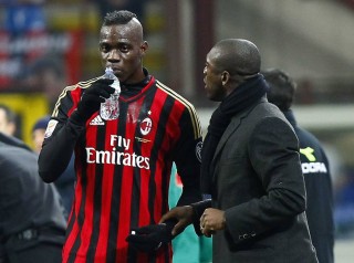 Clarence Seedorf e Mario Balotelli - fonte www.gazzetta.it