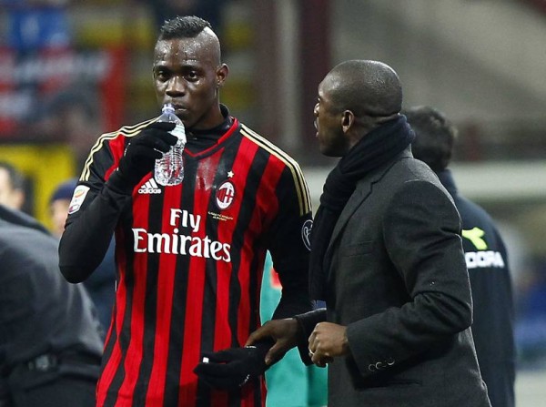 Clarence Seedorf e Mario Balotelli (fonte foto: www.gazzetta.it)
