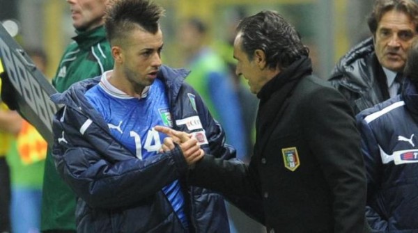 Prandelli con El Shaarawy (fonte foto qn.quotidiano.net)