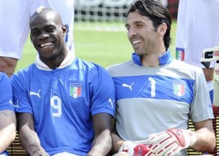 Mario Balotelli e Gianluigi Buffon - fonte www.datasport.it