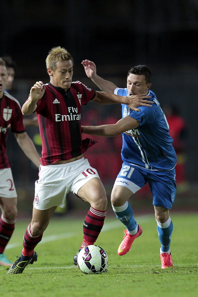 Honda alle prese con un dribbling (fonte: zimbio.com)