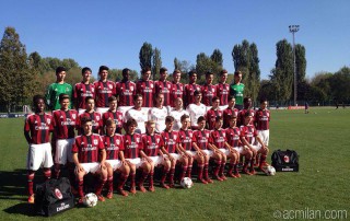 I Giovanissimi Nazionali in posa per la foto di rito - fonte www.acmilan.com