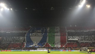 Coreografia Curva Sud per Milan-Juventus - fonte www.zimbio.com