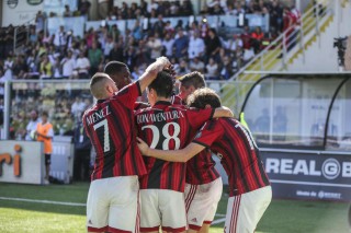 I rossoneri esultano dopo una rete (sportmediaset.mediaset.it)