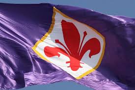 Una bandiera della Fiorentina (fonte foto: tuttomercatoweb.com)