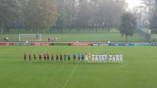 I giocatori nel loro ingresso in campo nel derby primavera (Fonte: PianetaMilan.it) 