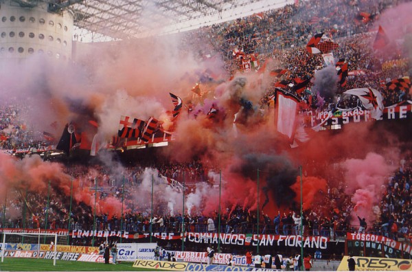 Curva sud Milano - fonte www.milanclubtoscolanomaderno.com