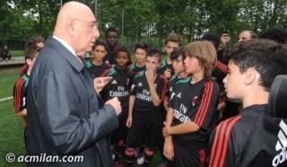 www.acmilan.com