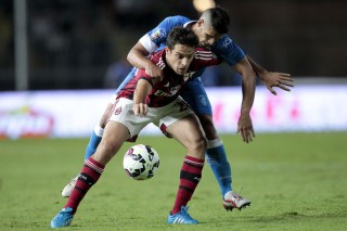 Jack Bonaventura cerca di proteggere la palla (fonte: zimbio.com)