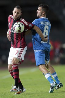 Jeremy Menez lotta con un avversario (fonte: zimbio.com)