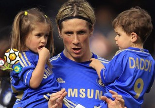 Fernando Torres con i suoi bambini - fonte: famigliacristiana.it