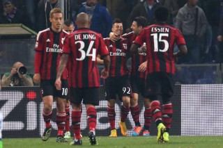 L'esultanza ieri del Milan a Marassi (gazzetta.it)