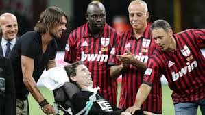 Stefano Borgonovo e alcune glorie milanieste (fonte foto: gazzetta.it)