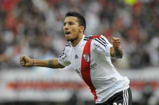 Leonel Vangioni, esterno del River Plate, esulta dopo un suo gol (Fonte: www.alfredopedulla.com) 