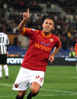Ménez durante la sua esperienza con la maglia della Roma (fonte foto: www.lasignoraingiallorosso.it)