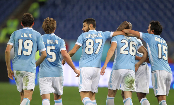I giocatori della Lazio festeggiano un gol (fonte: zimbio.com)