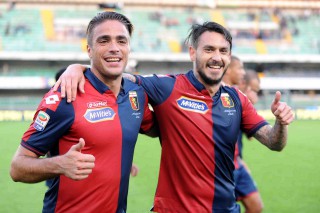 Alessandro Matri, nuovo look nuova vita, sportiva, con la maglia del Genoa (fonte foto: www.genoacfc.it)