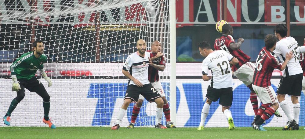 L'autogol di Cristian Zapata nella gara di andata (fonte foto: SportMediaset)