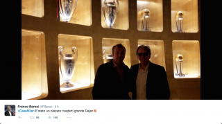 Franco Baresi e Dejan Savicevic nella Sala Coppe di Casa Milan (fonte foto: profilo twitter di Franco Baresi)