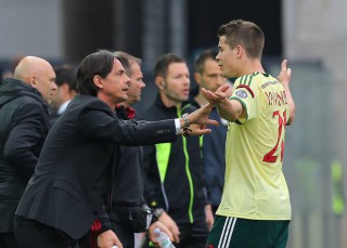 Van Ginkel e Inzaghi discutono (gazzetta.it)