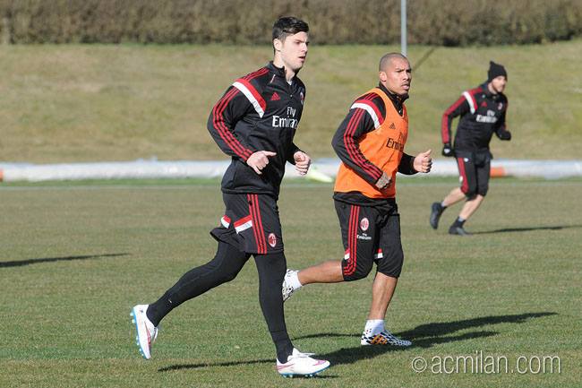 De Jong e Destro in allenamento, fonte foto acmilan.com