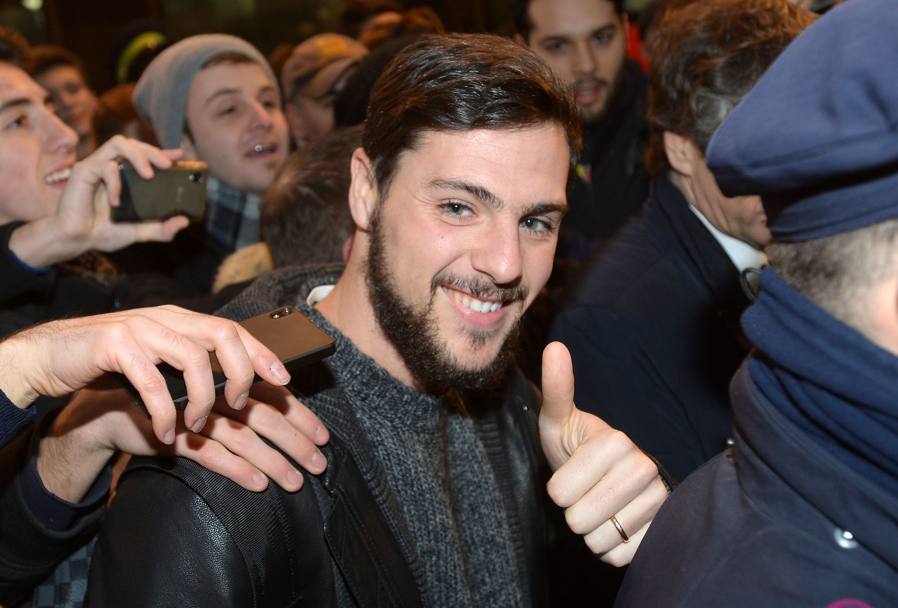 La felicità di Mattia Destro allo sbarco in Centrale (fonte foto: gazzetta.it)