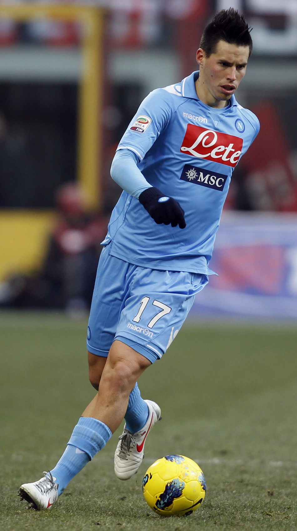 Il Milan potrebbe puntare su Marek Hamsik come rinforzo a centrocampo (fonte foto: www.ibtimes.co.uk)