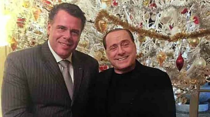 Pablo Victor Dana e Silvio Berlusconi (Fonte: www.ilrestodelcarlino.it) 