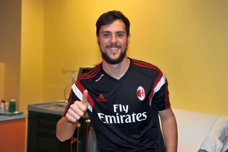 Mattia Destro in maglia rossonero (facebook.com)