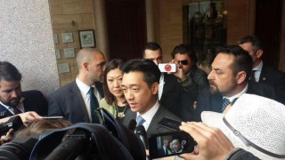 Bee Taechaubol all'esterno del Park Hyatt (calciomercato.com)