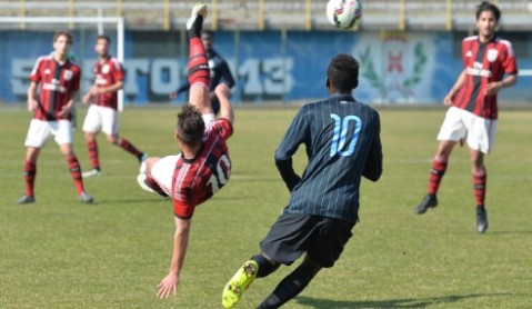 Rovesciata per Di Molfetta (acmilan.com)