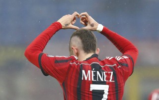 La dedica di Menez (fonte foto: gazzetta.it)
