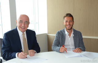 Andrea Bertolacci e Adriano Galliani (acmilan.com)