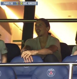 Zlatan Ibrahimovic in tribuna (twitter.com - Sportmediaset)