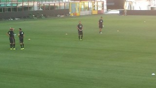 Mister Sinisa Mihajlovic durante la rifinitura di San Siro (fonte: pianetamilan.it)