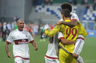 Donnarumma festeggiato dai compagni, fonte foto acmilan.com