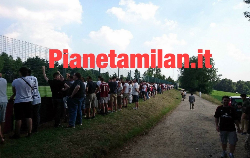 Tifosi Milan Milanello