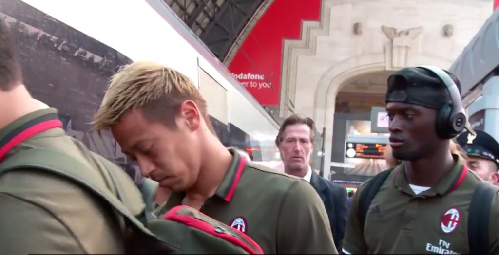 Il Milan in partenza dalla Stazione Centrale, foto Twitter acmilan
