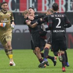 Gianluca Lapadula festeggiato dai compagni in Milan - Crotone, foto Getty Images