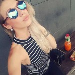 vanesa-ningerova-con-occhiali-da-sole