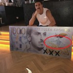 La foto di Ibrahimovic con la maglia del Milan nella sua banconota.
