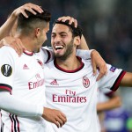 Calhanoglu e Andrè Silva festeggiano dopo un gol