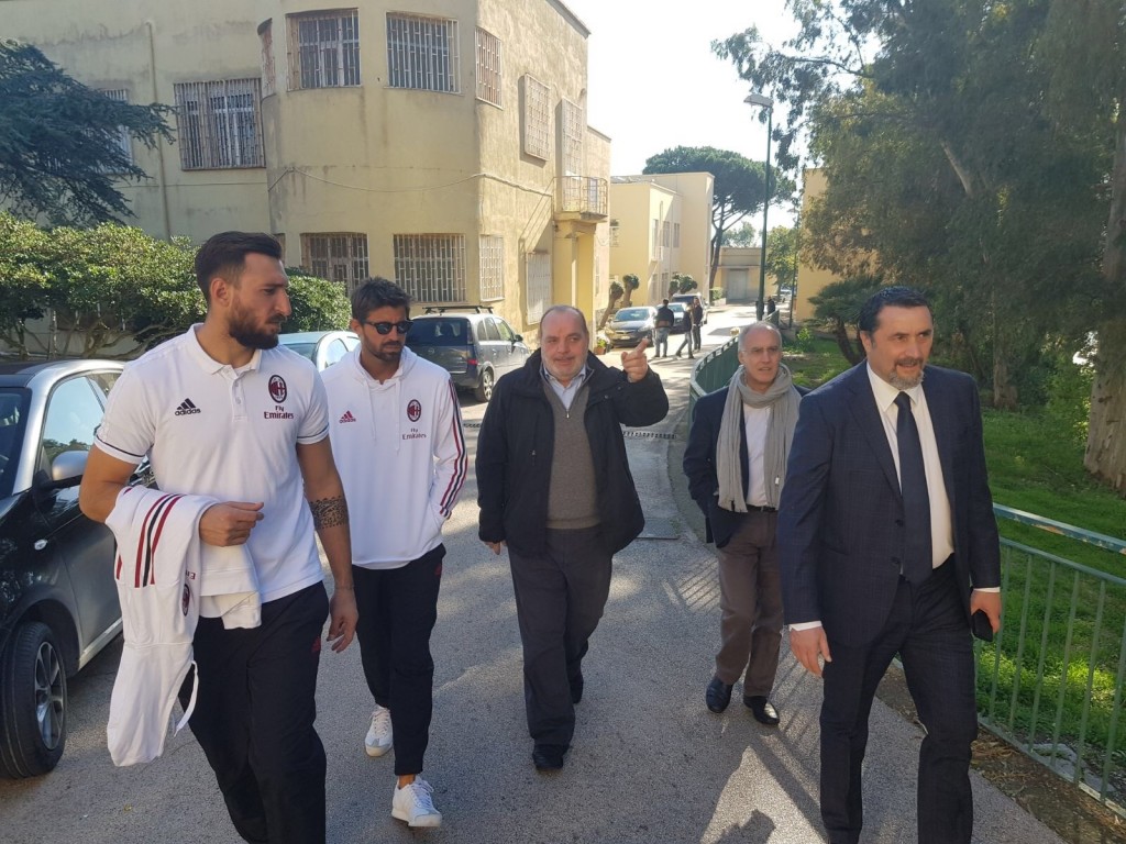 La visita di una delegazione del Milan al carcere minorile di Nisida, foto @acmilan