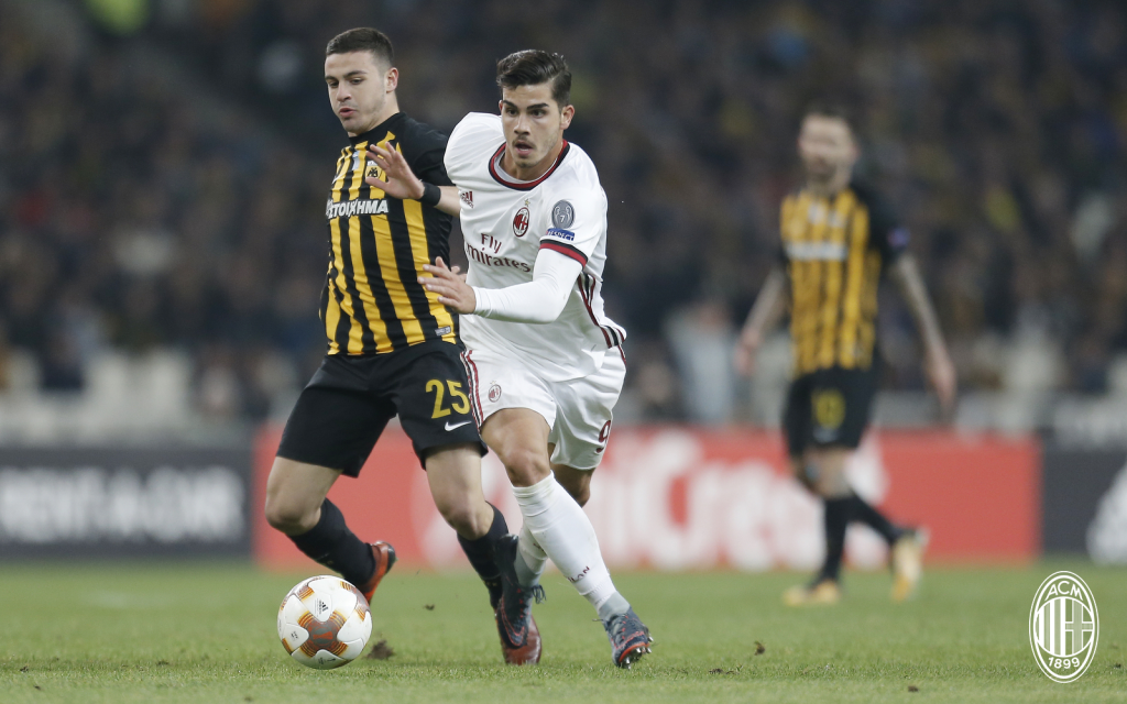 André Silva durante AEK Atene-Milan, foto @acmilan