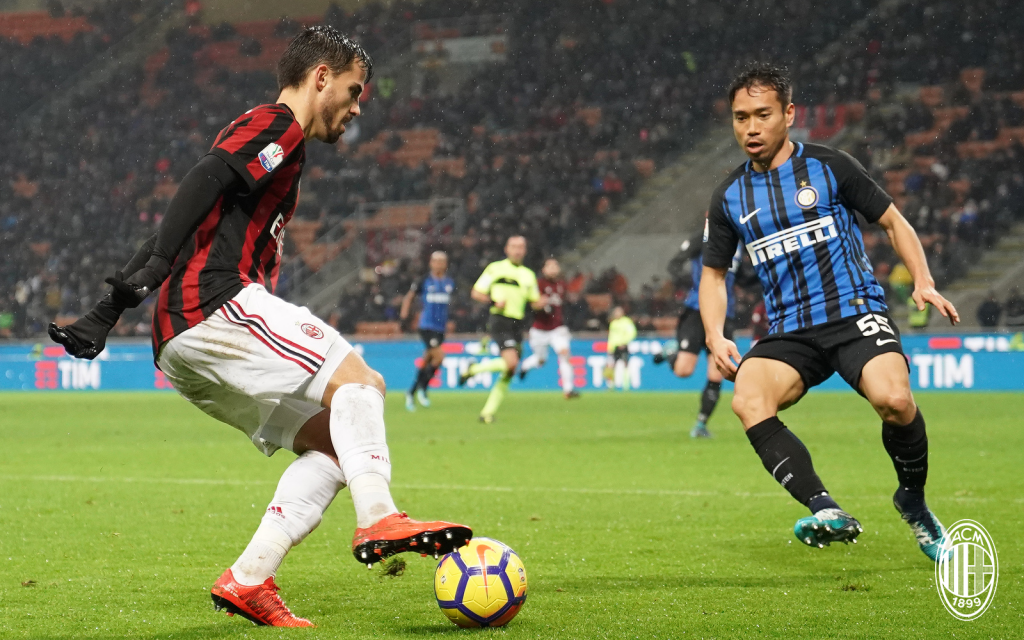 Suso contro Nagatomo in Milan-Inter, @acmilan