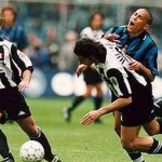 Lo scontro Iuliano-Ronaldo