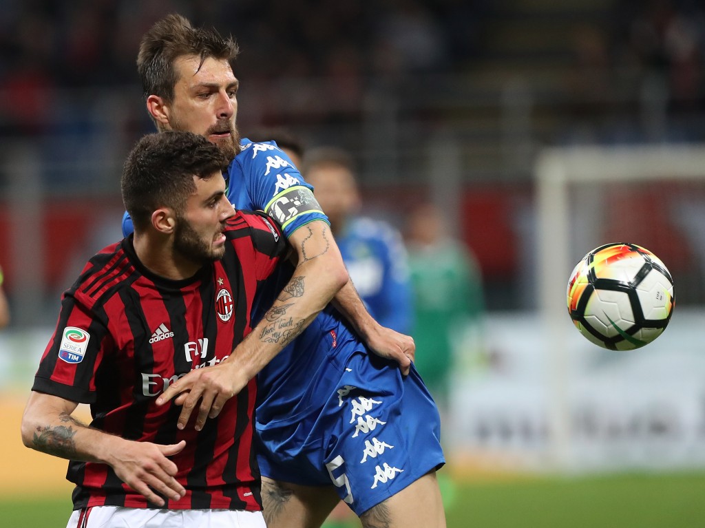 Francesco Acerbi e Patrick Cutrone in Milan-Sassuolo Getty Images)