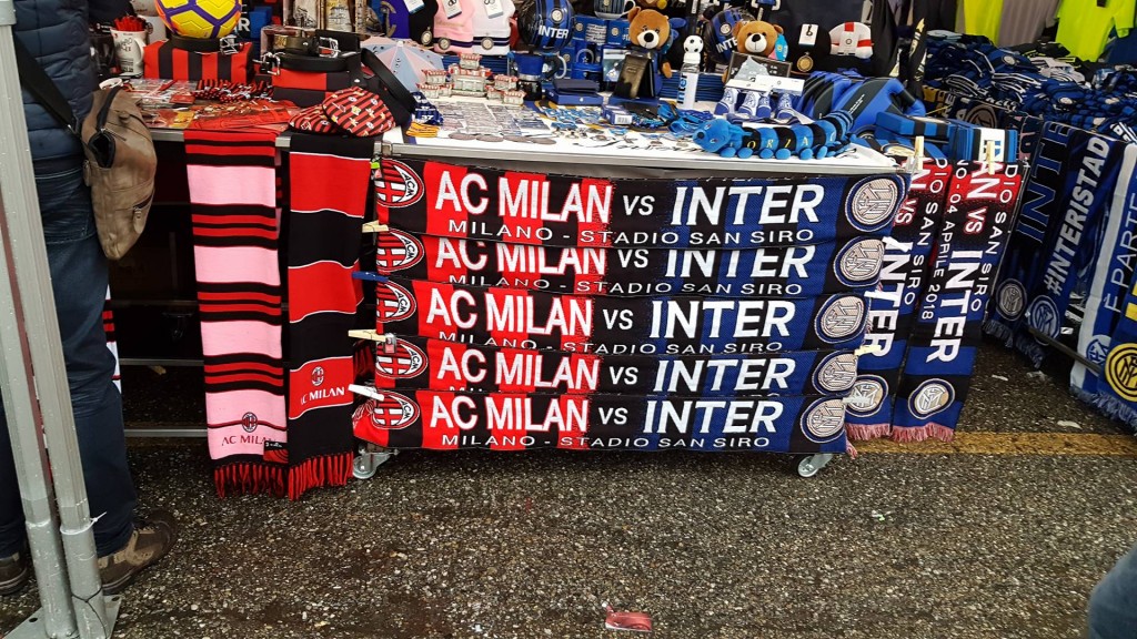 L'esterno di San Siro prima del derby