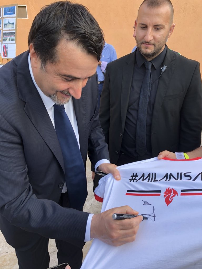 Massimiliano Mirabelli, Ds del Milan, a Gallipoli per il Festival del Milanismo, foto Twitter Mirabelli