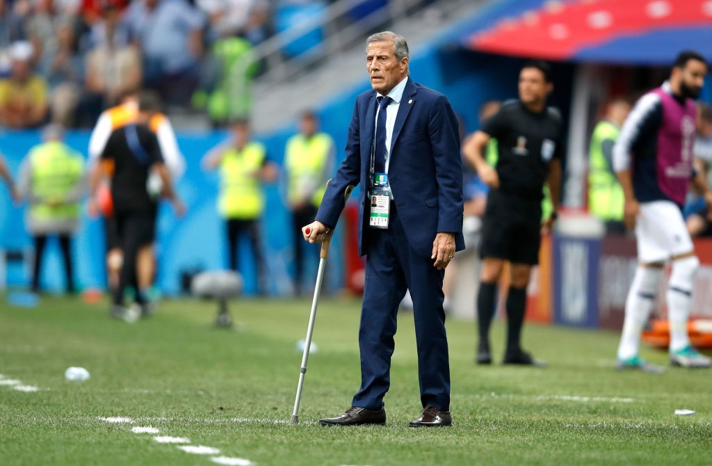 Tabarez, ct Uruguay, in stampelle ai Mondiali 2016